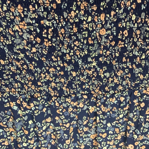 Isabel Maternity Women’s Size Medium Short Sleeve Smocked Top - Picture 2 of 11